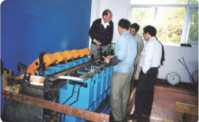 ZCN070S-（2000，9頭/3000，14頭）水發(fā)線(xiàn)棒多頭液壓成型熱壓機(jī)